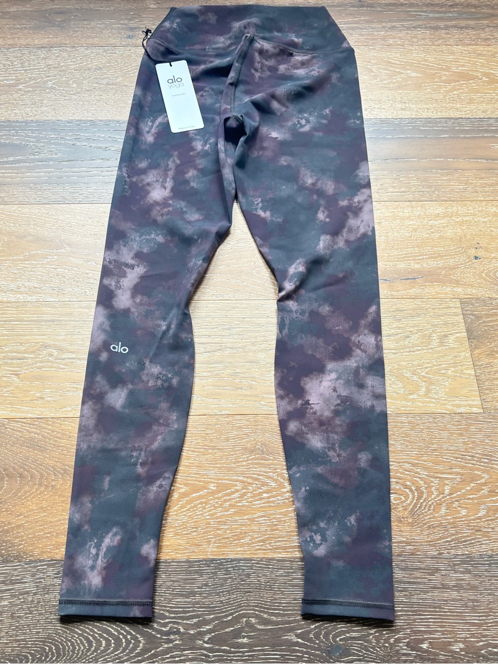 NWT Alo High-Waisted Solarized Tie-Dye Leggings in Black/Purple